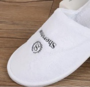 Dép bông mang trong nhà